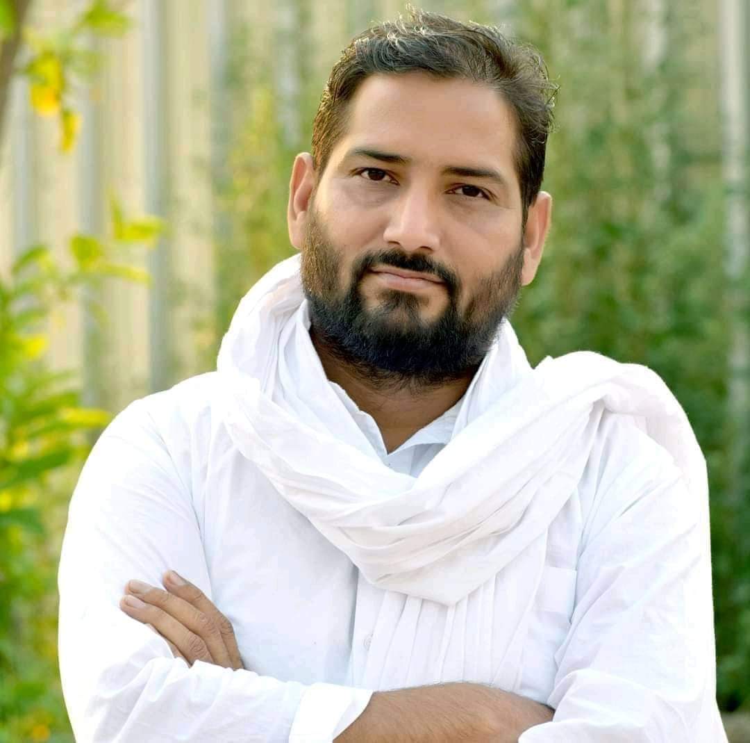 आज किसान नेता भाई जसबीर तंवर अपने साथियों के साथ कल के आन्दोलन की रुपरेखा बना रहे थे कि तभी पुलिस आई और जसबीर तंवर को उनके घर से उठा ले गई
हरियाणा सरकार द्वारा जो यह अघोषित इमरजेंसी लगाई गई है उसके परिणाम भुगतेगी यह सरकार ।
आन्दोलन जारी रहेगा

जय किसान जय हरियाणा जय भारत