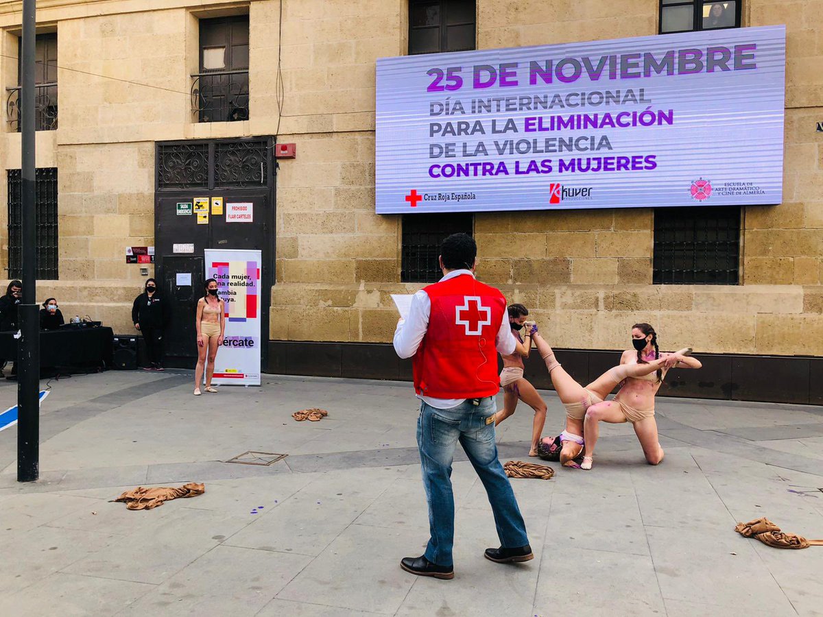 CruzRojaAND's tweet photo. Hemos recordamos a las mujeres asesinadas por la #violenciadegénero.
...con un acto público que recordaba su ausencia con zapatos rojos en Sevilla
...con un minuto de silencio en la sede de @CruzRojaCordoba
...y con danza y teatro en Almería, junto a @KuverOcio
y #EADCA.
#25N https://t.co/LMpiTBvWFZ