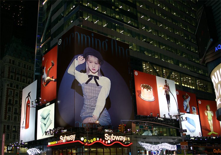 InactiveTWTAcc's tweet photo. Kwizone's photoshop of Yuri onto time square 😂

#아이즈원 #IZONE_PANORAMA #IZONE_Onereeler #IZONE𓃠 https://t.co/VBQH6D8lEB