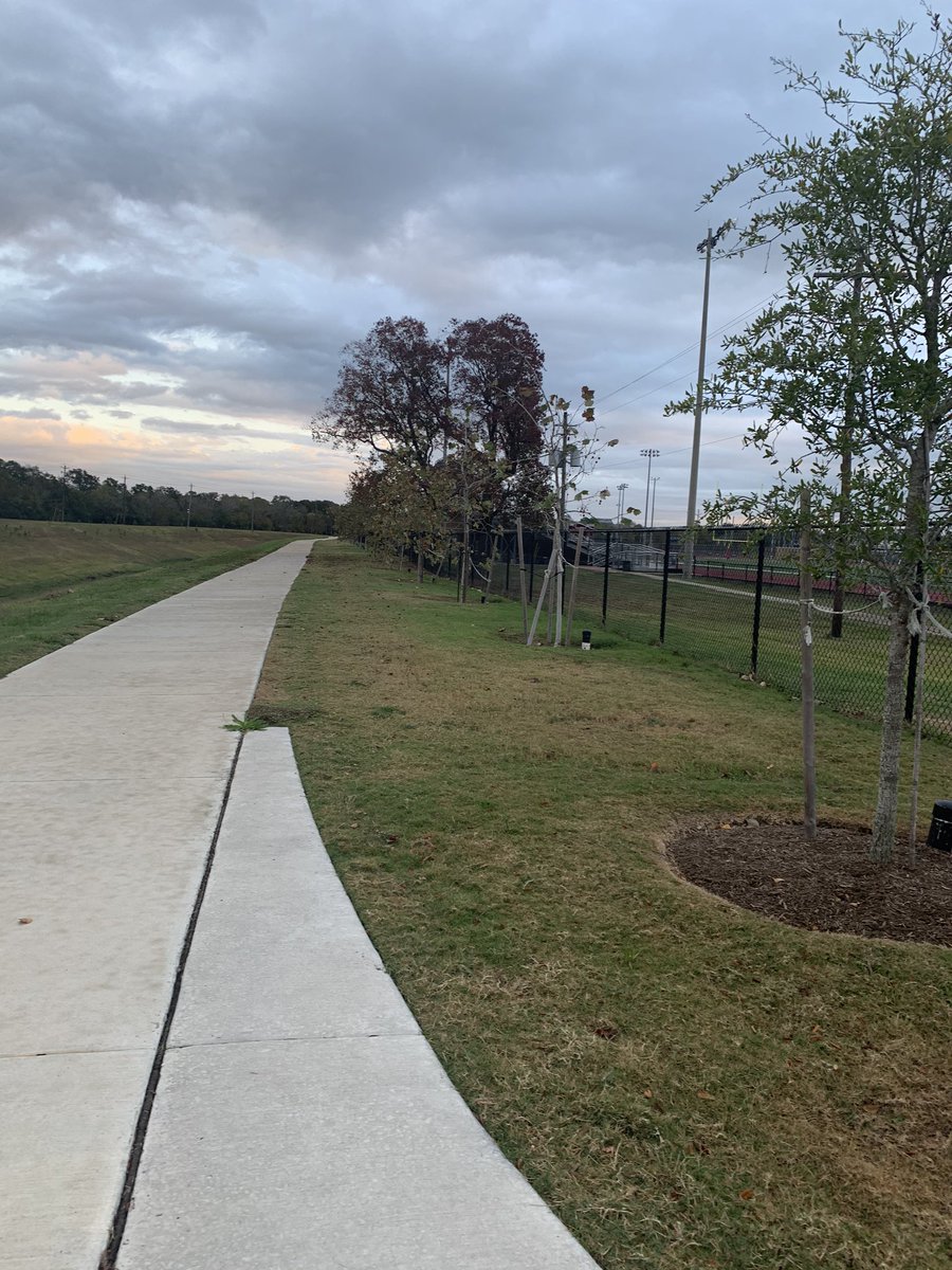clhsc_ccenter's tweet photo. Thanksgiving eve morning walk/run!  Love this challenge #CLHSSelfcarechallenge https://t.co/zPCdBstXdo