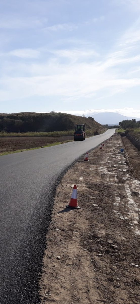 fomentomlg's tweet photo. #AVISO Estamos mejorando los drenajes y el firme de la MA-6407 #CAMPILLOS #ELSAUCEJO #PDT18 🛣🚧🚜👷🏻👷♀️ @diputacionMLG https://t.co/EX2v6gmUcj