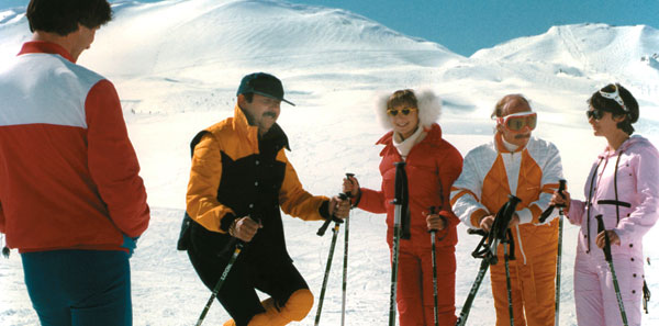 musicMe's tweet photo. Le 22 nov 1979, Les Bronzés sortait au cinéma. Et comme on ne peut ni profiter des salles, ni de la montagne, on s'est dit qu'on pouvait au moins s'écouter la BOF #ski #Vacances #Noel2020 
https://t.co/pJHFGjofxt via @musicMe https://t.co/0PtYn7B2Kd