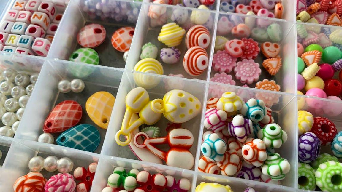 MLCmath's tweet photo. Alexandra has 3,600 beads to make key rings and jewelry to sell. What mathematical questions can you ask? #MathInOurWorld #FifthGrade #BridgesMath #DistanceLearning
https://t.co/RrlXPgkyw1 https://t.co/hQGczx2JHk