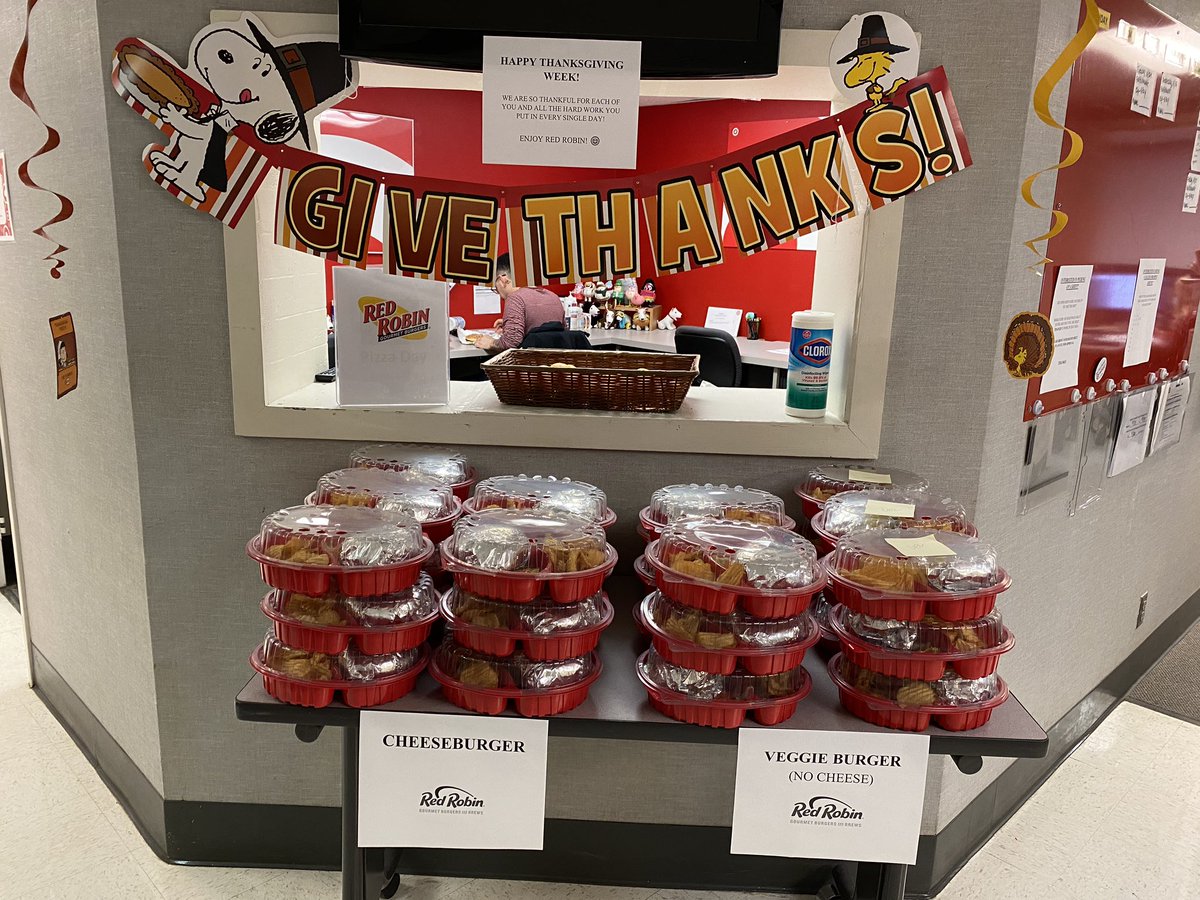 Red Robin today to celebrate all the hard work of this amazing team!!!! #worksomewhereyoulove #BlackFriday #Target #D110 #T0223 #RedRobin