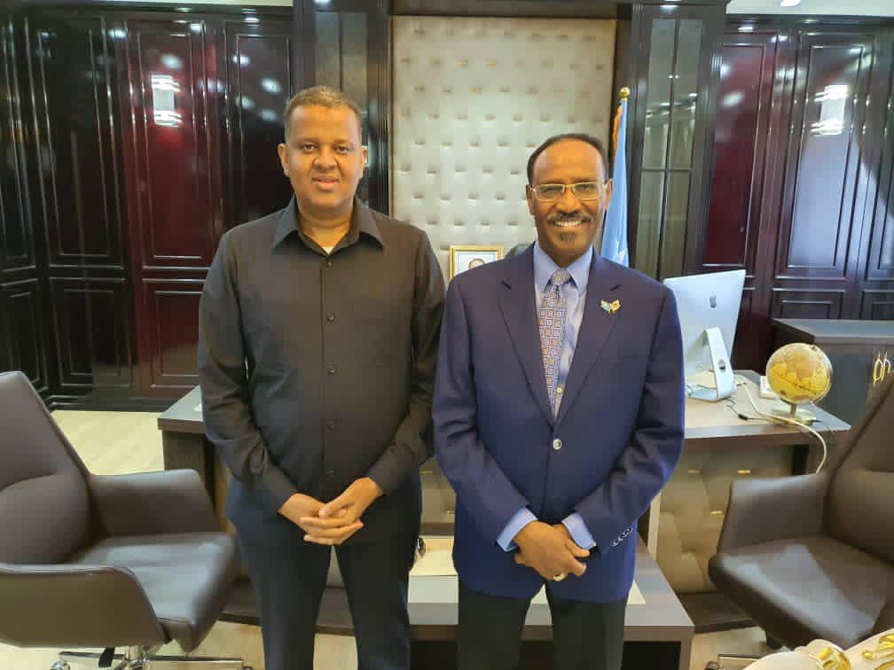 amb_msheikh's tweet image. بطلب من الصندوق النقدالدولي عقد صباح اليوم إجتماع عن بعد بين وزير المالية #الصومالي السيد عبدالرحمن دعالة بيلي وحكومة #السودان الشقيق للتخلص من ديونها بعد أن تخلصت #الصومال من ديونها عبر برنامج (SNP) ضمن مبادرة البلدان الفقيرة المنهكة بالديون(HIPC).