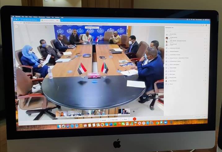 amb_msheikh's tweet image. بطلب من الصندوق النقدالدولي عقد صباح اليوم إجتماع عن بعد بين وزير المالية #الصومالي السيد عبدالرحمن دعالة بيلي وحكومة #السودان الشقيق للتخلص من ديونها بعد أن تخلصت #الصومال من ديونها عبر برنامج (SNP) ضمن مبادرة البلدان الفقيرة المنهكة بالديون(HIPC).