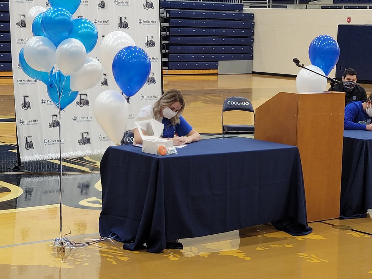 EdgeGirlsBBall's tweet photo. Big time Congratulations to our very own @calliehunt33 on her signing with @TMWBasketball yesterday. They are getting a great one on and off the court! We know you will do great things at the next level. We are all very proud of you!! #EdgePride https://t.co/oOMGoLUIpd