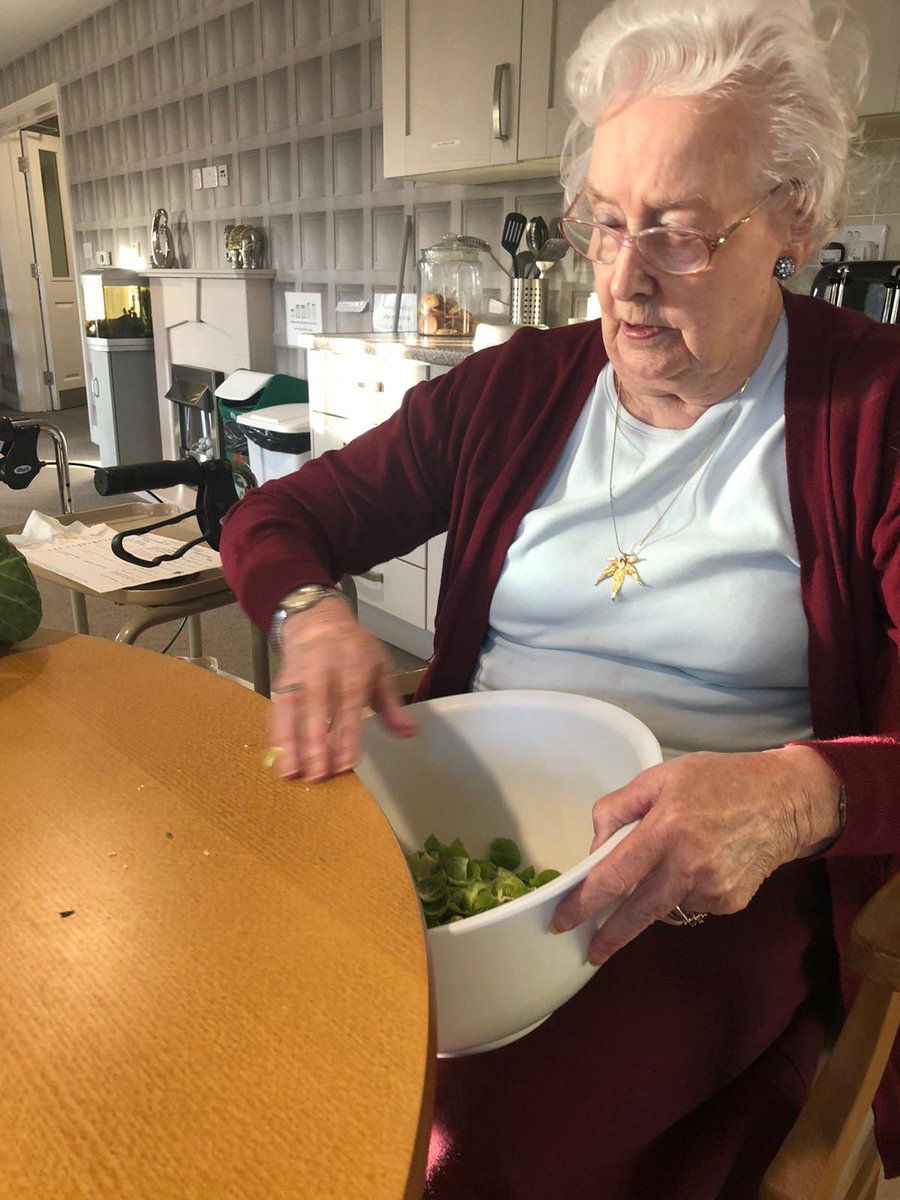 ParkViewGlos's tweet photo. You’ve heard of ‘whistle while you work’? 
How about ‘singing while you sprout’? 🥬 😂

Not sure ‘sprout’ is a verb, but nevertheless we had a good time singing Christmas songs and sharing Christmas memories ☺️

#sprouts #christmas #christmastime https://t.co/DXYM3Wa3Ar