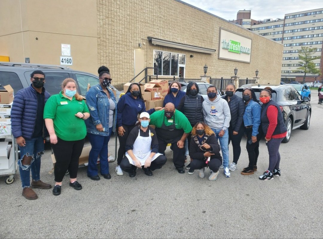 myiahhome's tweet photo. This year MYIAH partnered with @thefreshgrocer on Monument Road &amp; @dawnharrisrealestate to donate dinners to our participants.

#myiah #thanksgiving #contactlessdelivery https://t.co/tiS8tKQrGg