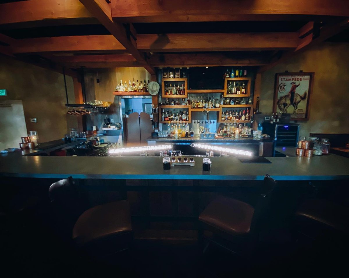 DoPchoice's tweet image. DoPchoice Universal #SNAPGRIDS for LED tubes fits a range of 4&apos; tubes including these @quasarscience

dopchoice.com/product/sgtu14…

Repost @c4picturesllc
.
Lighting from below the bar with 4’ Quasars. The 40º egg crates shape the lights perfectly

#gafferlighting #onsetlighting