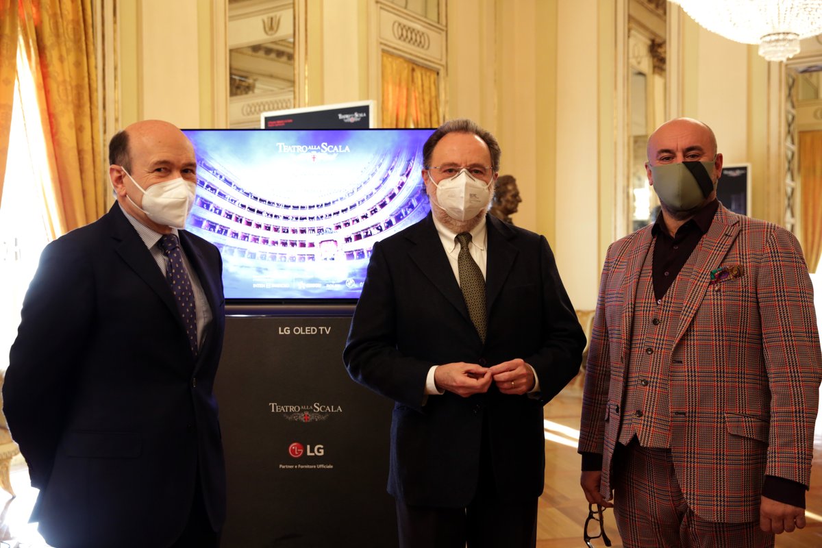 teatroallascala's tweet photo. “A rivedere le stelle” è il titolo della Serata che il 7 dicembre alle ore 17 andrà in onda su Rai1, Raiplay, RaiRadio3 diretta da Riccardo Chailly con la regia di Davide Livermore e grandi artisti internazionali. 
https://t.co/R2Ebce9oOF https://t.co/Xftuk30vjH