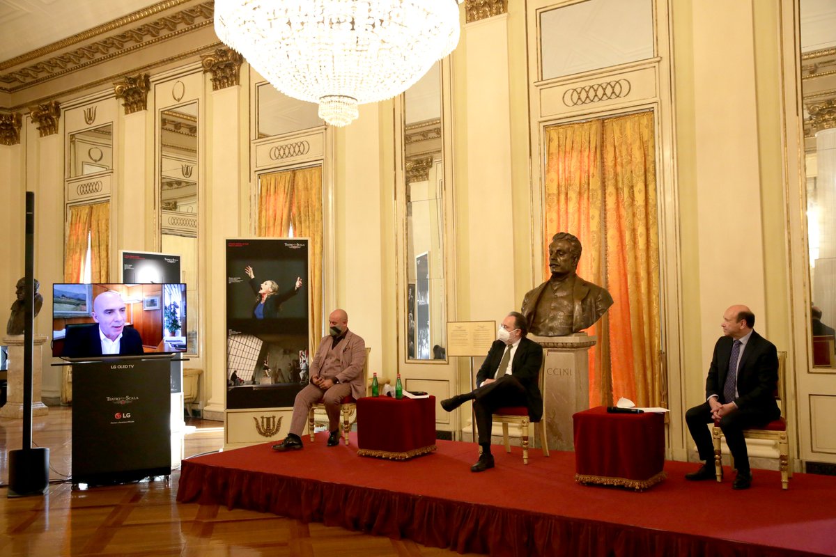 teatroallascala's tweet photo. “A rivedere le stelle” è il titolo della Serata che il 7 dicembre alle ore 17 andrà in onda su Rai1, Raiplay, RaiRadio3 diretta da Riccardo Chailly con la regia di Davide Livermore e grandi artisti internazionali. 
https://t.co/R2Ebce9oOF https://t.co/Xftuk30vjH