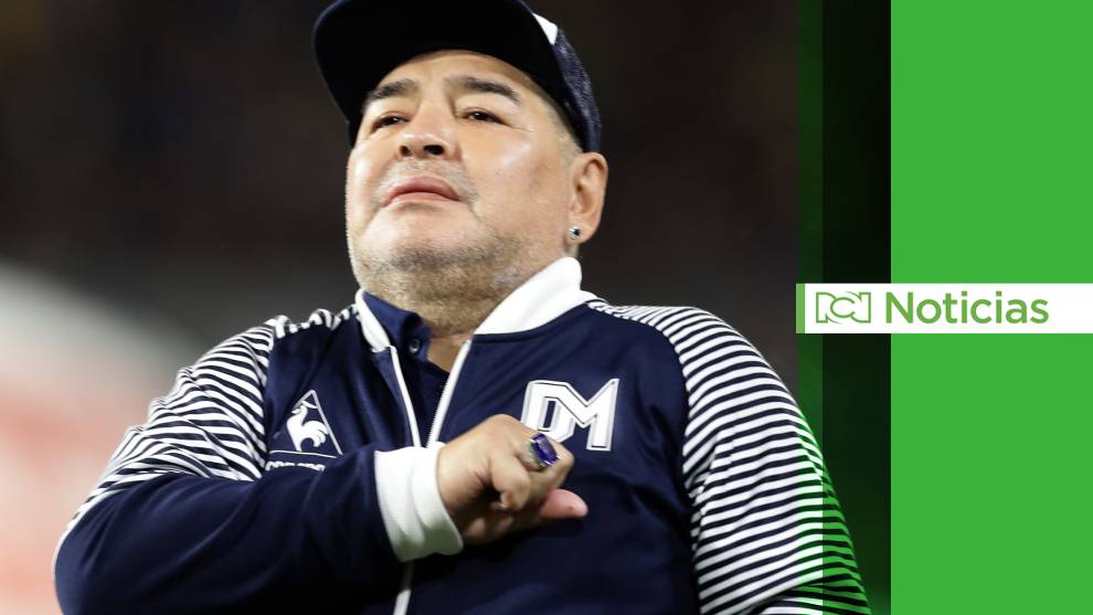 NoticiasRCN's tweet photo. #Atención | Luto en el fútbol mundial. Diego Maradona acaba de fallecer. (Noticia en desarrollo) https://t.co/XbylJdMrcg