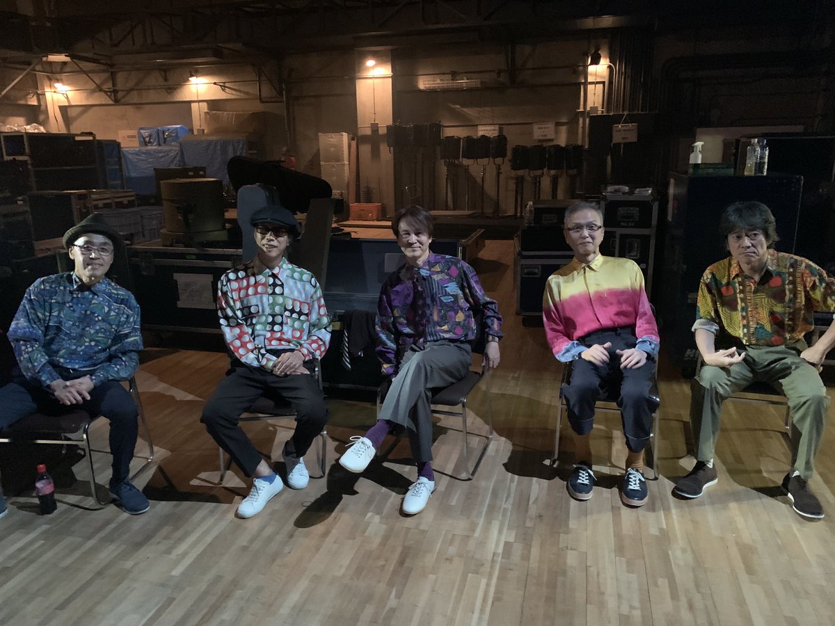 羽毛田丈史 神奈川県民会館ありがとうございました 本番直前の舞台上手の ベテラン軍団 前期高齢者ともいう 僕はいつも下手なのだが今日は間違えて上手のいすに座ってしまった 葉加瀬太郎 田中倫明 田中倫明 渡辺等 天野清継