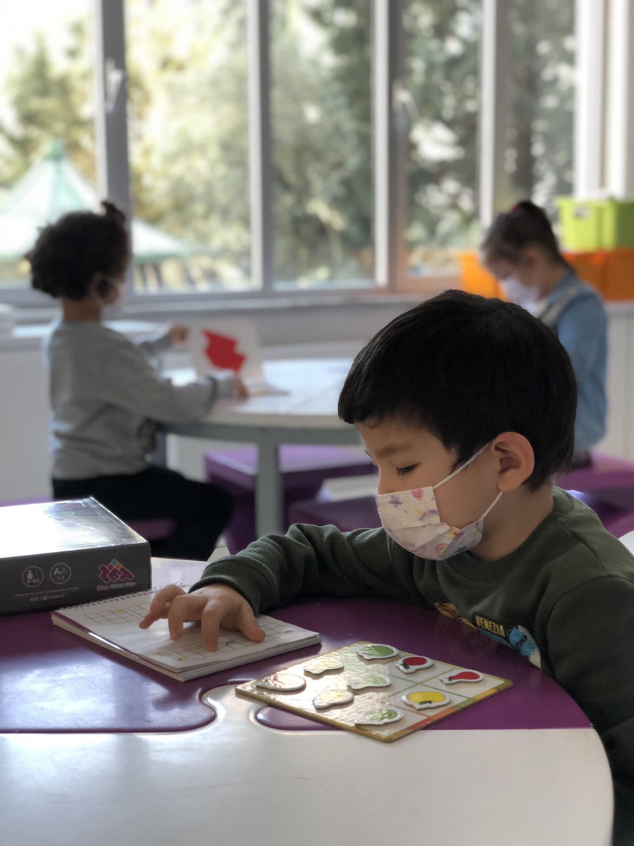 BOĞAZHİSARLILAR ZEKA OYUNLARIYLA YENİ BECERİLER KAZANIYORLAR.
Zeka ve akıl oyunları öğrencilerin zihinsel gelişimlerine katkı sağlamakla beraber onları teknolojik bağımlılıktan da uzaklaştırıyor.