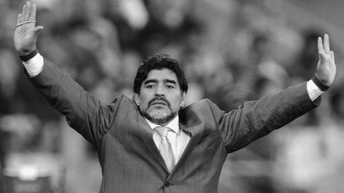 footmercato's tweet photo. Diego Maradona est décédé. #RIP https://t.co/x9AJz5mt3L