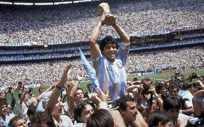⚫️Fallece Diego Armando Maradona. 

La leyenda del fútbol mundial ha muerto a los 60 años a causa de un paro cardiorrespiratorio. (Vía 'Clarín')

Descanse en paz.