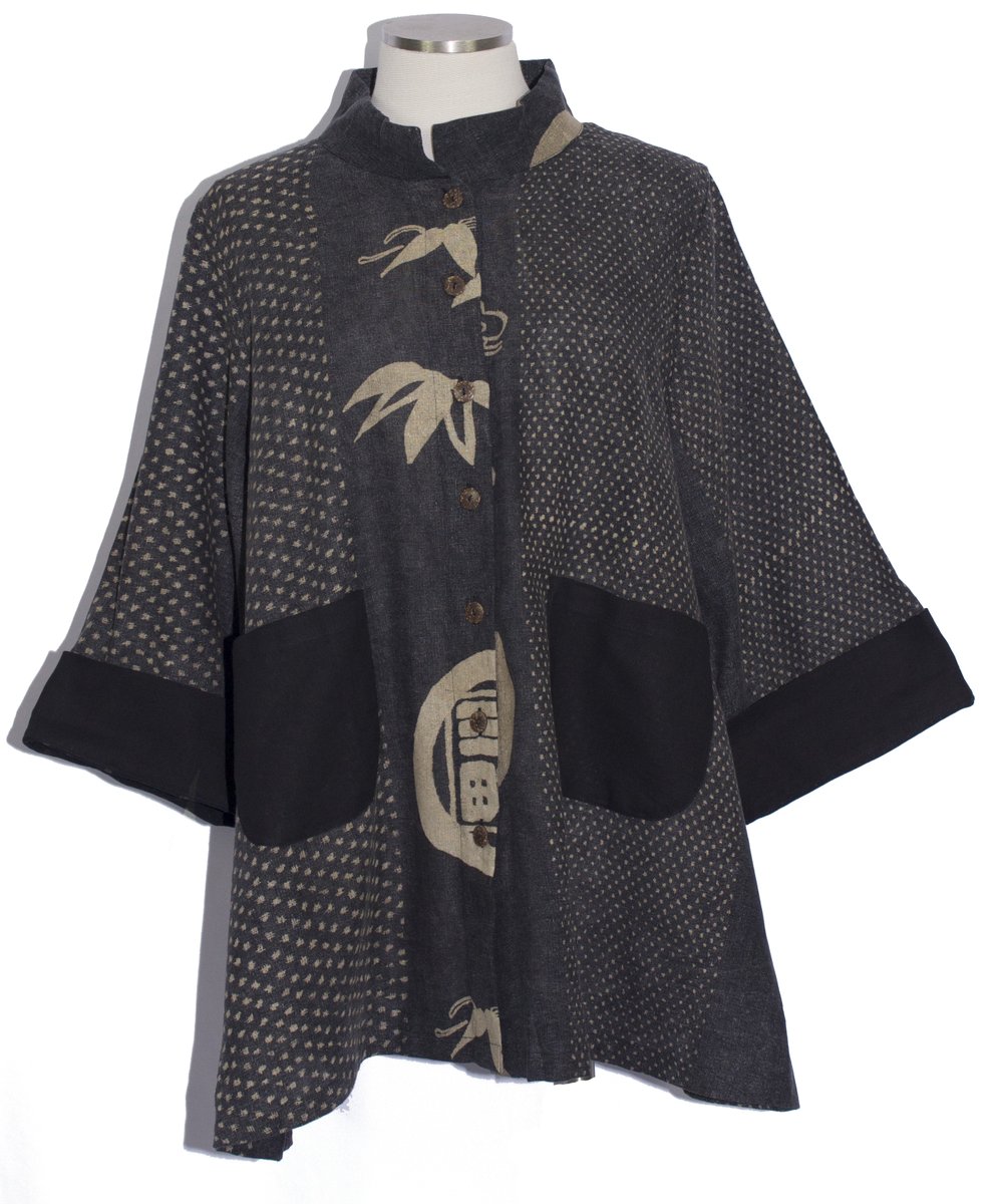 CupcakeOz's tweet photo. This piece is simple yet elegant,and is a nice alternative to your basic button down! Beautiful mariku patterns. 3/4 sleeve with black cuff. Black patch pockets on front. 7 coco buttons. Buy it https://t.co/xgdITGFP1m
#women #mariku #fashion https://t.co/lBjDLfTSFC