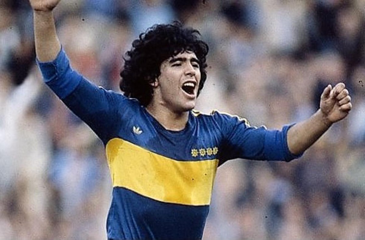MicaNovas09's tweet photo. Permanecerás en nuestros corazones para siempre, Diego Armando Maradona https://t.co/dWWpf0qcu4
