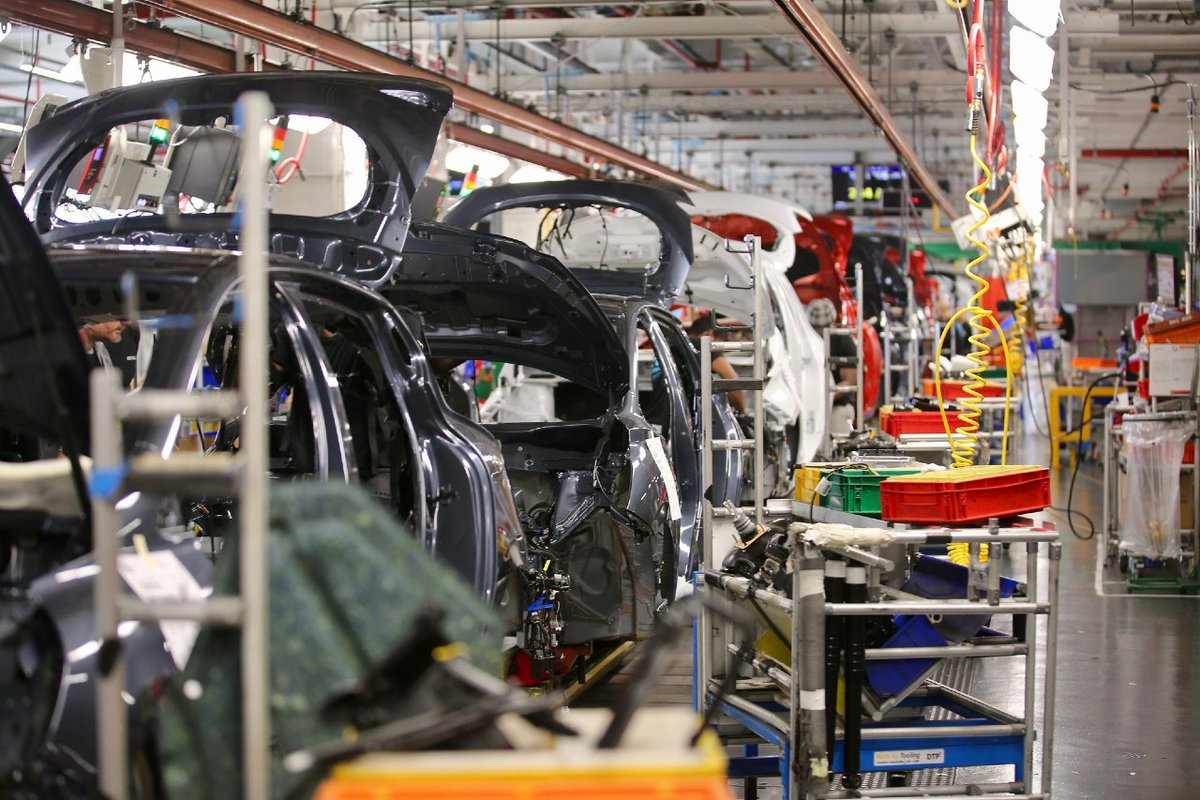 Journal_Auto's tweet photo. Un nouveau chapitre s'ouvre à Flins https://t.co/BmO6LFBljf #Renault #Usine #Flins #DeMeo #Senard https://t.co/l1nRhVCI0f