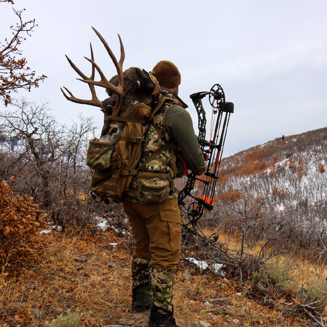 BOWHUNTINGMAG's tweet photo. It doesn't get much better than packing out an old buck, out of the mountains! Contributor @casperclint made the most of a hard earned opportunity, during the Utah rut and was able to punch his tag! Who else loves the packout back to the truck?!
#packout #mathewsinc #sitka https://t.co/IL77E6AeAf
