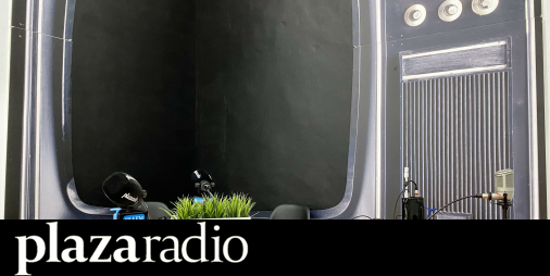 999Vlcradio's tweet photo. 🔵 @APieDeCallePR / Desde @SocarratStudio

“En momentos de crisis se vende más el pintalabios de color rojo“. Hablamos hoy de comunicación y publicidad con @vsanfeliu @chequintio y @ecervero. 

@pacocremades @screamlaud #RadioOnTheRoad #APieDeCalle 

🎧https://t.co/PsS8U90Fs6 https://t.co/3H8tKtyYDh