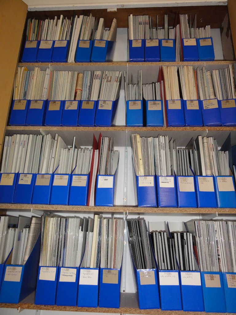 AutoArchive's tweet photo. Wilderness for #Motormaniacs and #Carnuts - archive of auto literature @peterdanaher @ruffusmd @ren_119 @fokkerdude @simonshieldcars @scuderiagta @Christopherkn26 @GeorgeCochrane1 @anglocreative @Trampfast2go @Snugbucket @Gandalfwasme @TommyBLondon @NMotioninfo @worldtravellib https://t.co/gsr6dCpLZM