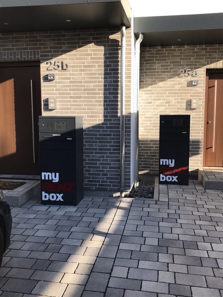 Der #myRENZbox eQubo als digitale Ergänzung im Reihenhaus 🏘 – Ein #Wohnprojekt in Oberursel!
Das durch <a href="/FingerHaus/">FingerHaus</a> realisierte Projekt im Frankfurter Raum bietet 7 hochmoderne Reihenhäuser mit zukunftsorientierter Ausstattung. 😍✔️

#ecommerce #paketbox #digital