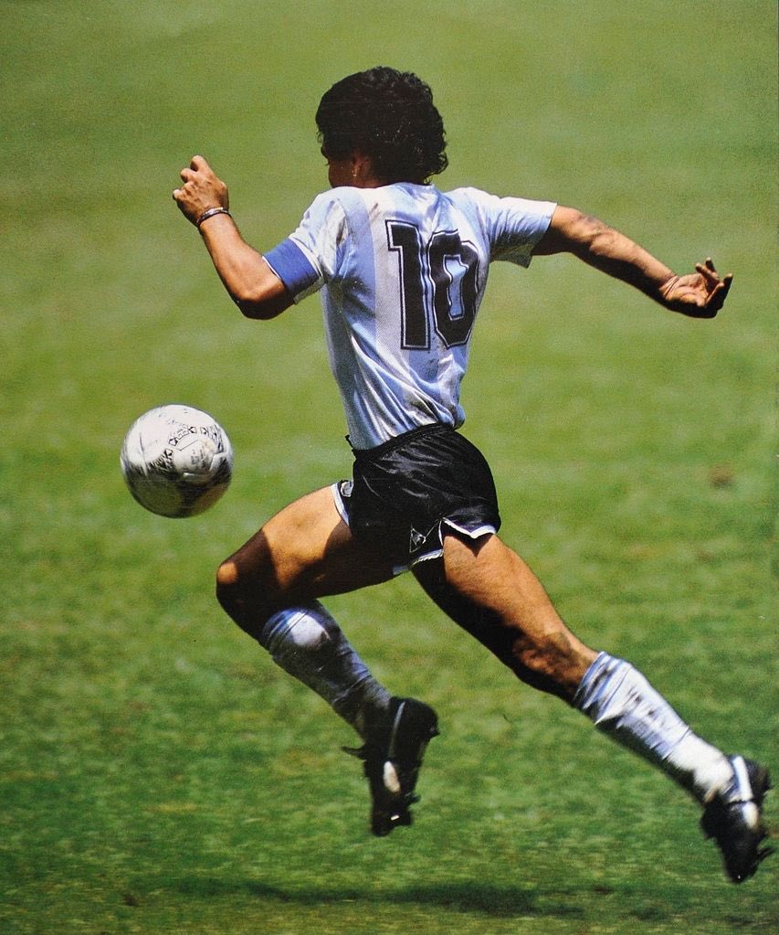 MotivacionesF's tweet image. "Yo me equivoqué y pagué pero la pelota no se mancha"

— DIEGO ARMANDO MARADONA.
