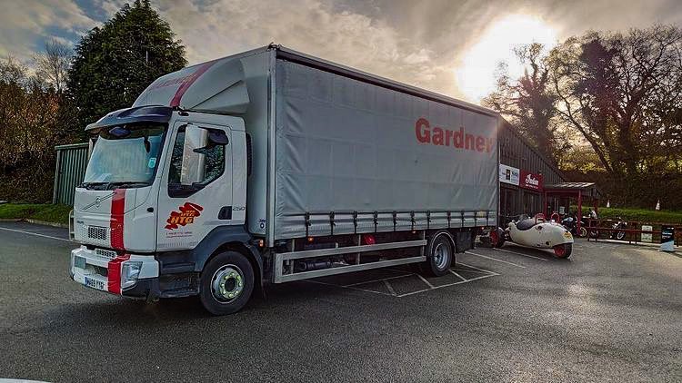 htgardnerdistr1's tweet photo. Today one of our drivers was down in #Bodmin at @THORMOTORCYCLES delivering a nice new @indianmotocycle 🏍

Picture courtesy of ‘Mike’ one of our Plymouth based drivers 🚛

#HGV #HTGardner #ADR #Distribution #Palletised #Keyworkers #Exeter #Plymouth #Southwest https://t.co/5Mb369jc3z