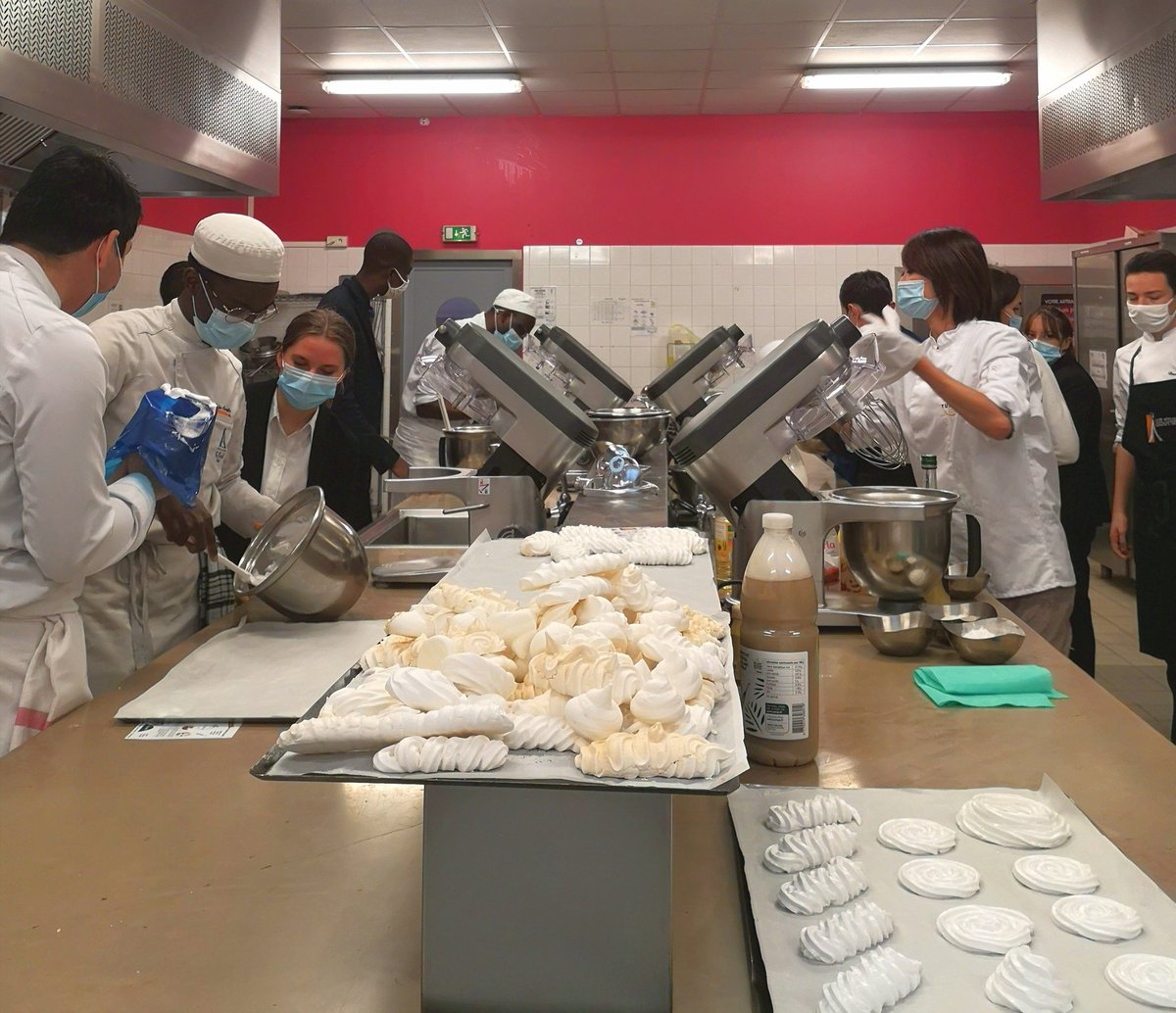 #Chefsdedemain Aujourd'hui les étudiants ont aussi participé à l'Atelier  Découverte des substituts végétaux aux œufs. Ingrédient 100% végétal, pour remplacer simplement les œufs sans modifier ses recettes, pour un résultat tout aussi gourmand. 
🙏 <a href="/yumgofood/">yumgofood</a>