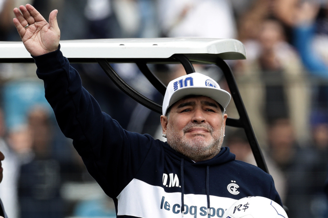 la_patilla's tweet photo. #ÚltimaHora🔴| Falleció el ex futbolista Diego Maradona 

Sufrió un paro cardiorespiratorio en la casa de Tigre en la que se había instalado tras haber sido operado de un hematoma subdural. Conmoción mundial https://t.co/YuZVwwSf0p 🍉 https://t.co/p0fdTk7O5s