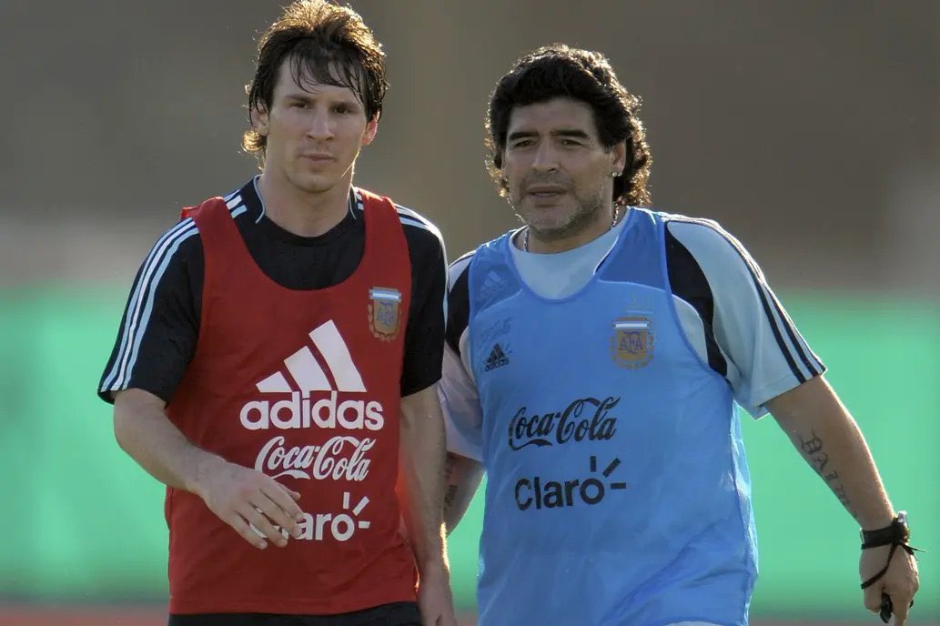 SomosNewSpace's tweet photo. ÚLTIMO MINUTO‼️
Fallece Diego Armando Maradona este miércoles a los 60 años, fue víctima de un paro respiratorio. 

1960-2020

#maradona https://t.co/lrsM4M0GLh