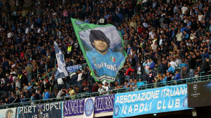 AFestaDaTorcida's tweet photo. Um dos maiores da história do futebol. 
O símbolo de um país e de uma torcida apaixonados pelo esporte.
Diego Armando Maradona, descanse em paz. https://t.co/5zBeIlNwVV