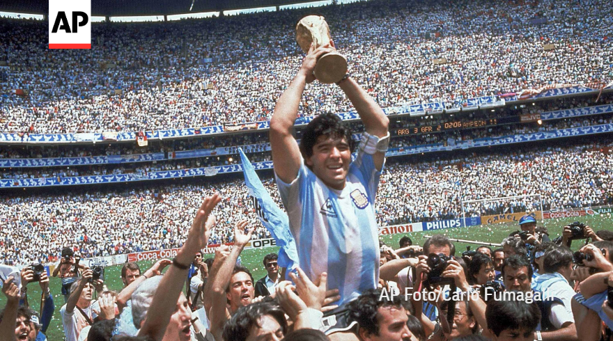 AP_Deportes's tweet photo. ULTIMA HORA: Diego Maradona ha fallecido de un paro cardiaco https://t.co/AoBHqvvGMR https://t.co/COJySKcMNJ