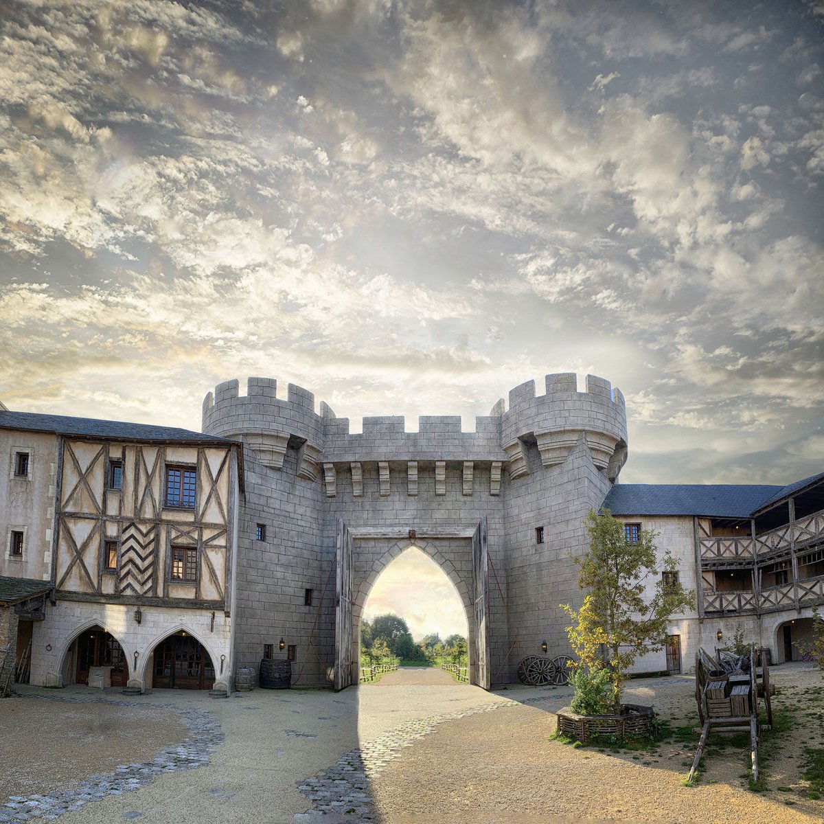 Puy du Fou tweet media