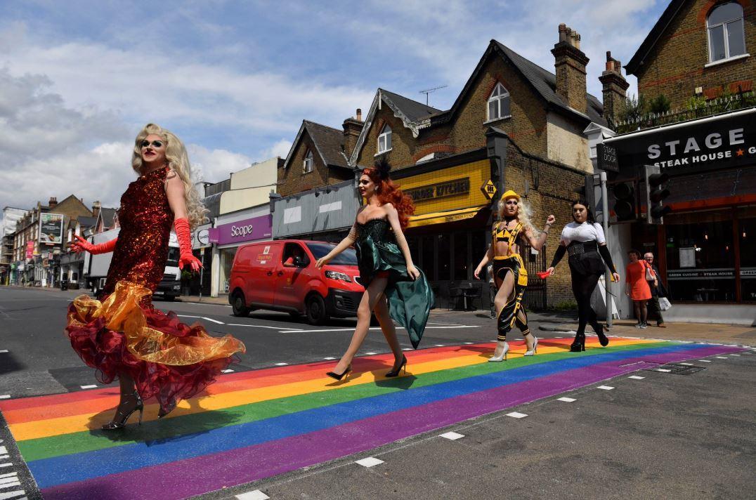 2/15 Merton (June 5th 2019) The first permanent  #RainbowCrossing installed in London was in the borough of Merton outside LGBTQ+ venue 'CMYK' on The Broadway, Wimbledon.June appears to be a popular month to install  #RainbowCrossings as part of  #PrideMonth