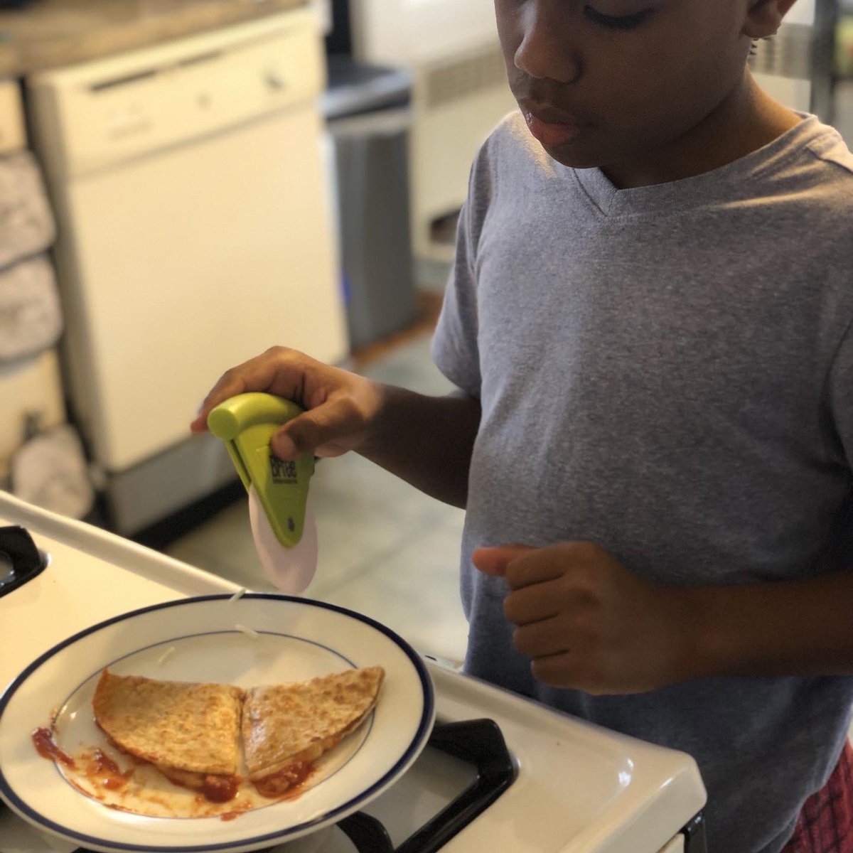 EdwardsAAA1's tweet photo. We’re learning about fractions. We made pizza quesadillas to compare fractions. Yummy and fun. @AAAlbelementary https://t.co/K47n9OEazQ