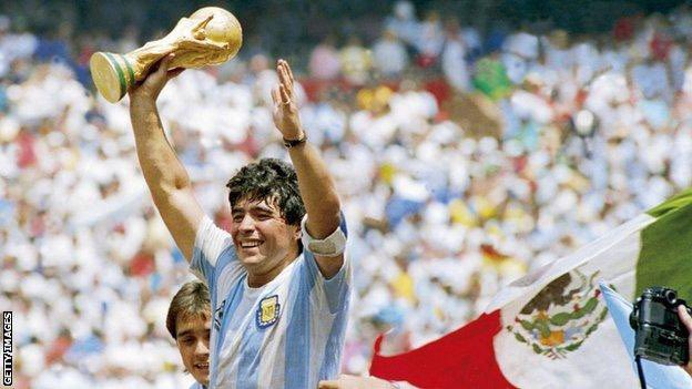 Noo #maradona60 😥 La mano de #Dios para llevarlo ✨⛪️ https://t.co/bVlFYdD4FS<a href="/tag/maradona60"class="tags">#maradona60</a><a href="/tag/dios"class="tags">#Dios</a>
