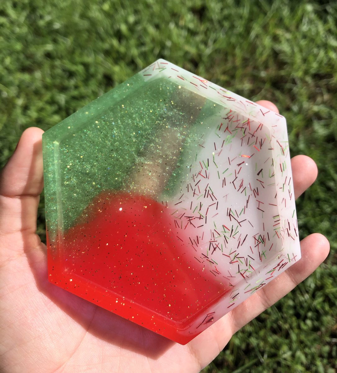 kumosart_'s tweet photo. ✨🎅🏻CHRISTMAS SET🎅🏻✨
💵 $18💵 (incluye dos posa vasos y un porta velas/lapicero)
Da un toque Navideño🎄a tu mesa en estas felices fiestas que se aproximan✨ 🎊
Escoge entre los dos sets navideños disponibles🎄✨
1/2 https://t.co/lPqsYQylmq