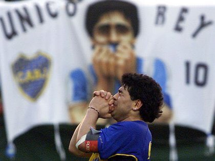 santitello5's tweet photo. Hasta siempre D10S Maradona! 😔 https://t.co/oHa05qK08r