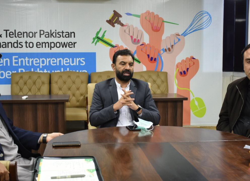 STITKPGovt's tweet image. Advisor To CM KP On ST&amp;amp;IT @ZiaBangashPTI paid a surprise visit to Creative Innovative Unit office to review the ongoing project activities today. He was briefed on the progress of the project in the second quarter,
#DigitalKP #KPCIU