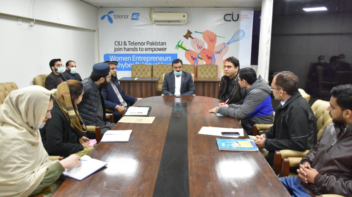 STITKPGovt's tweet image. Advisor To CM KP On ST&amp;amp;IT @ZiaBangashPTI paid a surprise visit to Creative Innovative Unit office to review the ongoing project activities today. He was briefed on the progress of the project in the second quarter,
#DigitalKP #KPCIU