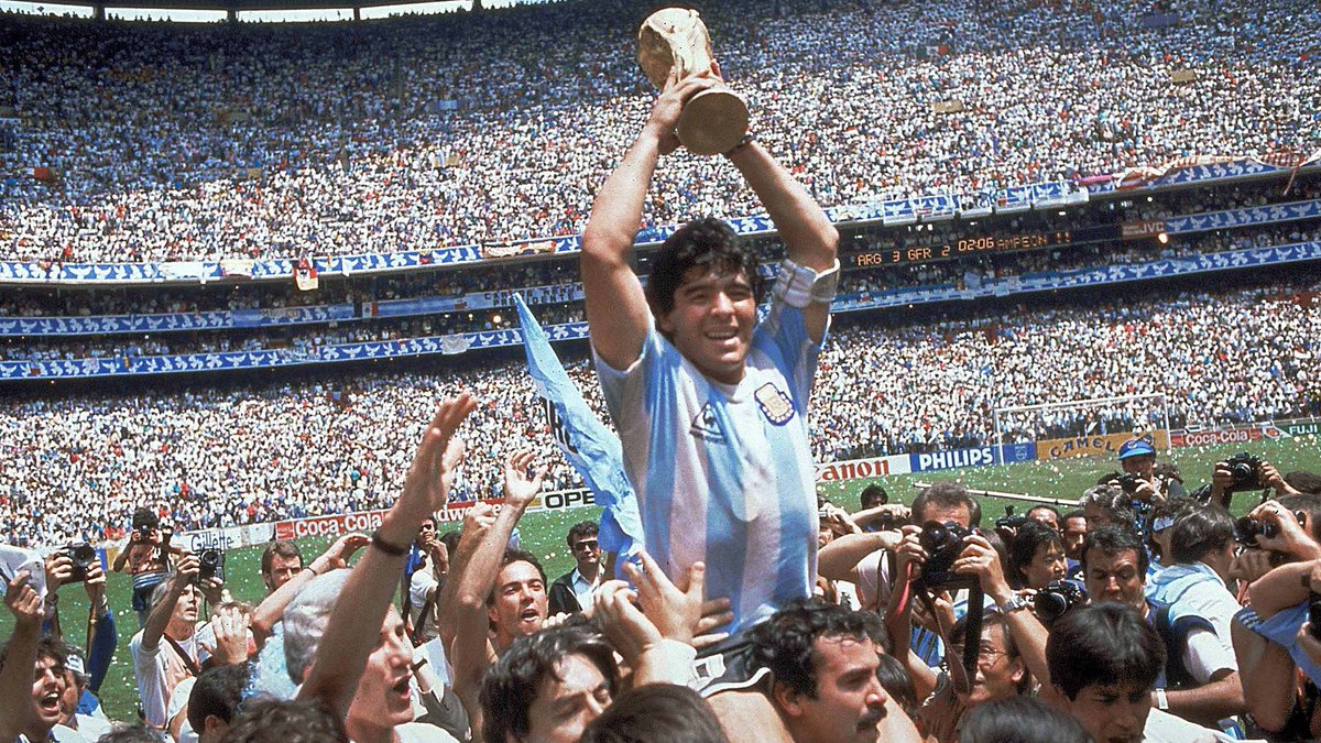 LicDanielArroyo's tweet photo. Gracias por toda la felicidad que nos brindaste al pueblo argentino. 
Llevaste a nuestro país a lo más alto. 
Sos un mito eterno, te vamos a extrañar. https://t.co/GExZnnqPYw