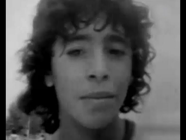 culturefootball's tweet photo. Diego... l'enfant de villa florito que tu étais a réalisé ses rêves , tu nous mis des étoiles plein les yeux, fais briller le football...quel joueur romanesque...romantique... à jamais...gracias pibe de oro... fuerza argentina  #Maradona https://t.co/mNJbMEUsMa