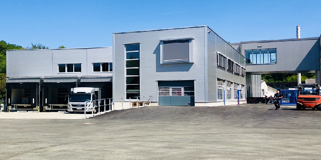 wassenbergpr's tweet photo. Isabellenhütte Heusler hat mit dem Neubau einer Logistikhalle und einer neuen Zufahrt die Wege deutlich verkürzt. Zum Beitrag: https://t.co/xE9PejZ754 

#b2b #b2bkommunikation #technologiekommunikation #isabellenhütte #präzisionswiderstände #leistungswiderstände #logistikzentrum https://t.co/iIocH8zeYb