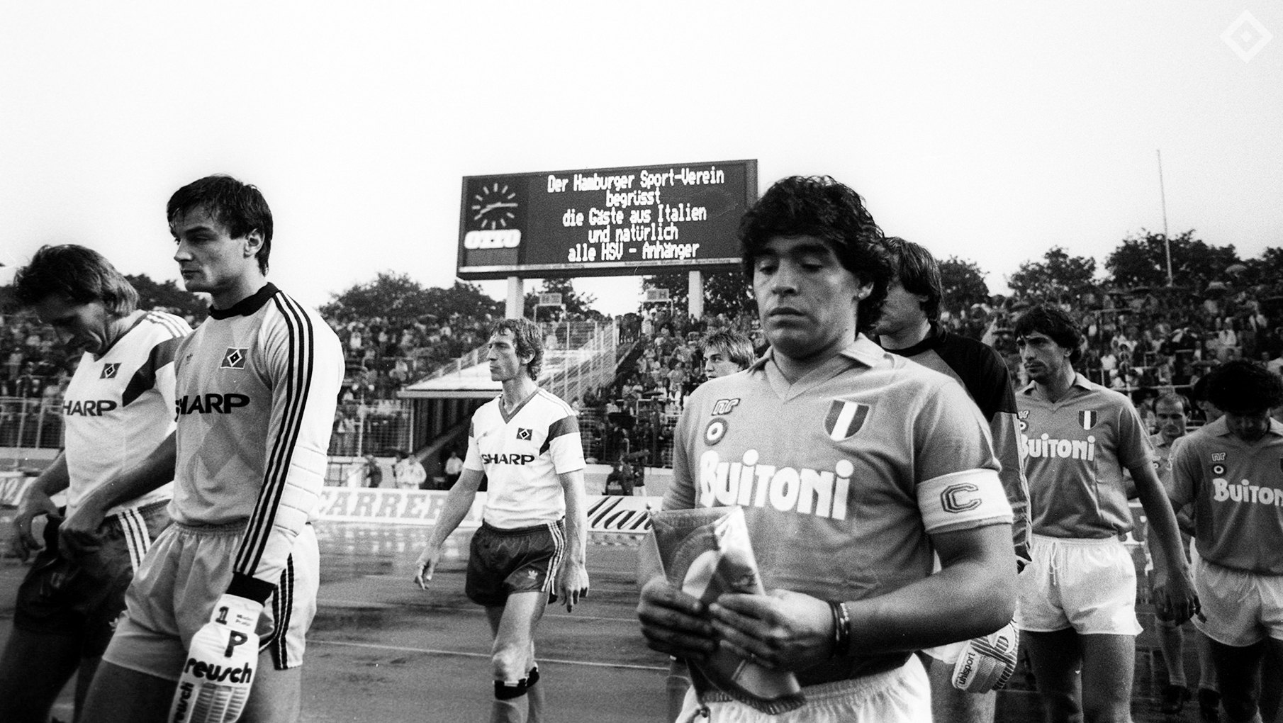 Hamburger Sv On Twitter Eine Legende Unseres Sports Verlasst Die Grosse Buhne Ruhe In Frieden Diego Maradona