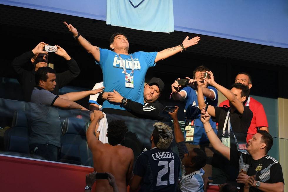 ActualFutbol's tweet photo. "Déjenme vivir mi propia vida, nunca pedí ser un buen ejemplo".

- Diego Armando Maradona, ídolo, leyenda y gloria eterna. #Maradona https://t.co/rGyg8pBFwo