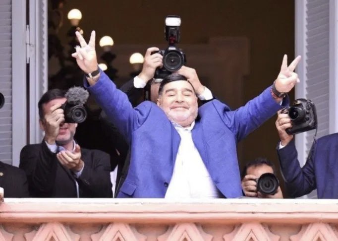 robertosukerman's tweet photo. Diego no se murió, Diego no se murió, Diego vive en el Pueblo la PMQLP!!! https://t.co/MQVEv1EMTw