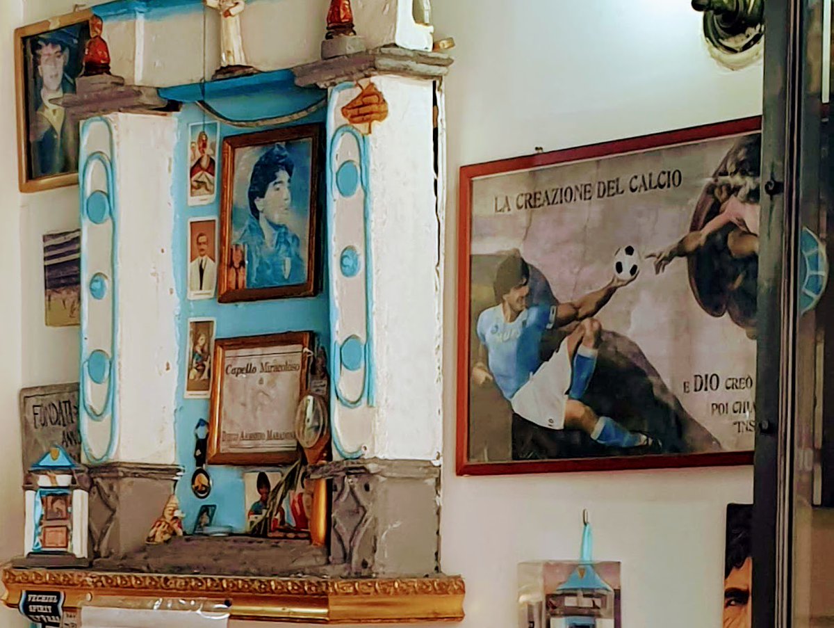 Maradona, bien plus qu'un footballeur de génie. Dieu est mort...